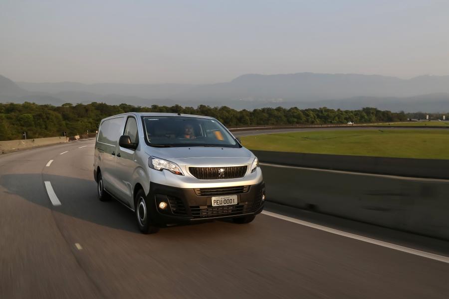  Peugeot Expert 2017 года  (LA) (фото 8 из 17)